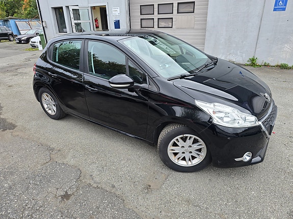 Peugeot 208 2 of 29