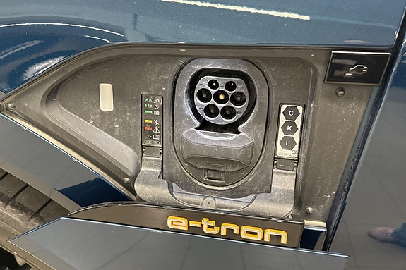 Audi e-tron 24 of 27