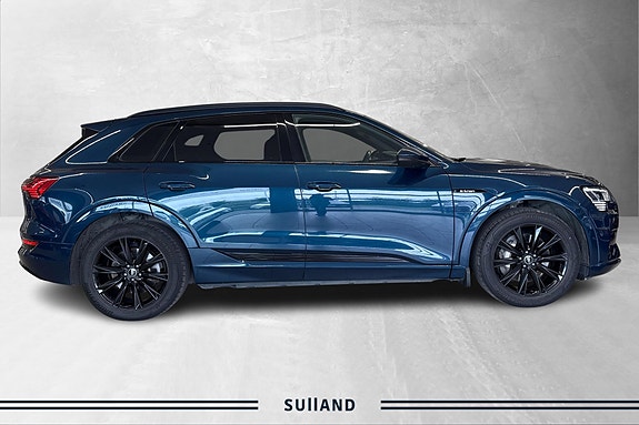 Audi e-tron 6 of 27