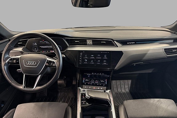 Audi e-tron 9 of 27