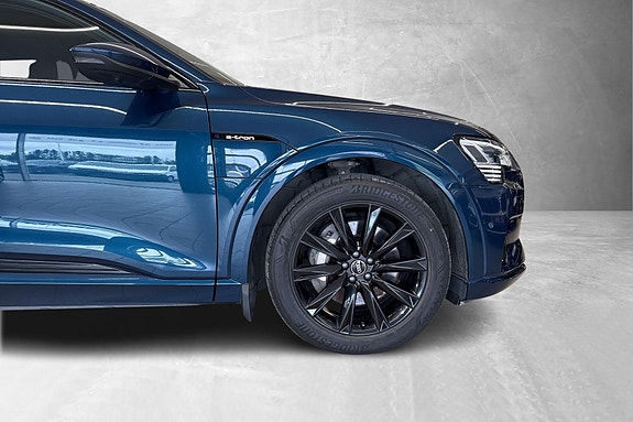 Audi e-tron 26 of 27