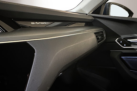 Audi e-tron 22 of 23