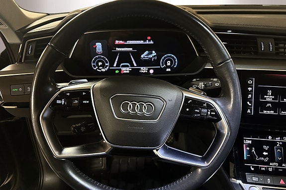 Audi e-tron 14 of 23