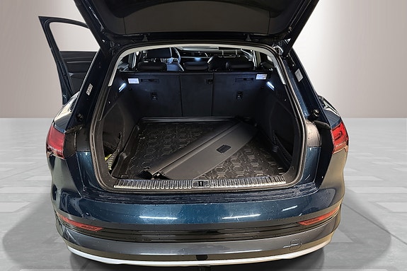 Audi e-tron 12 of 23