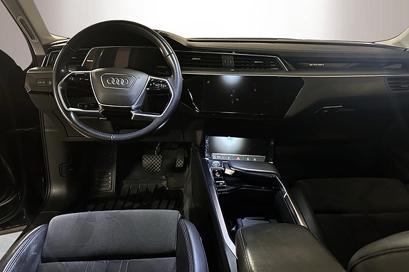 Audi e-tron 13 of 23