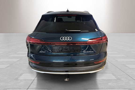 Audi e-tron 8 of 23