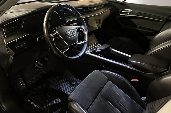 Audi e-tron 10 of 23