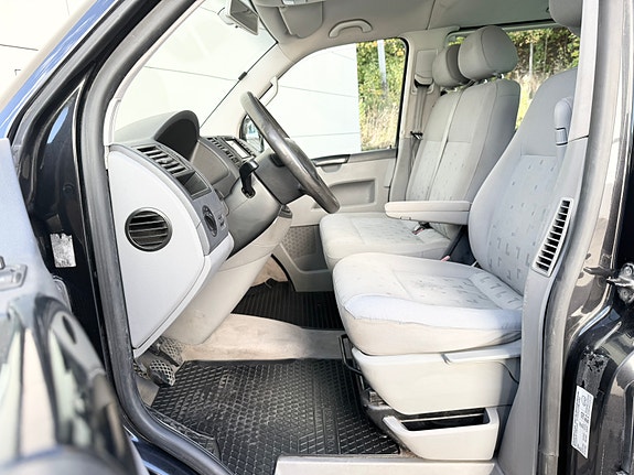 Volkswagen Caravelle 27 of 30