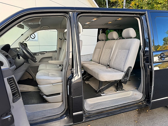 Volkswagen Caravelle 23 of 30