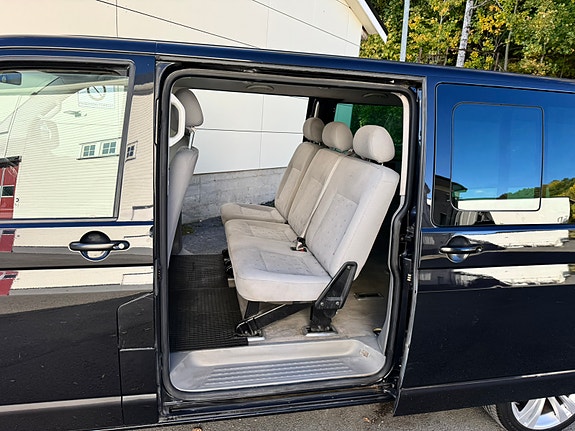Volkswagen Caravelle 22 of 30