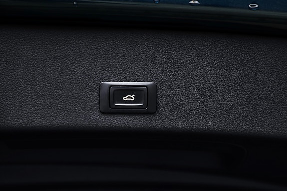 Audi e-tron 8 of 24