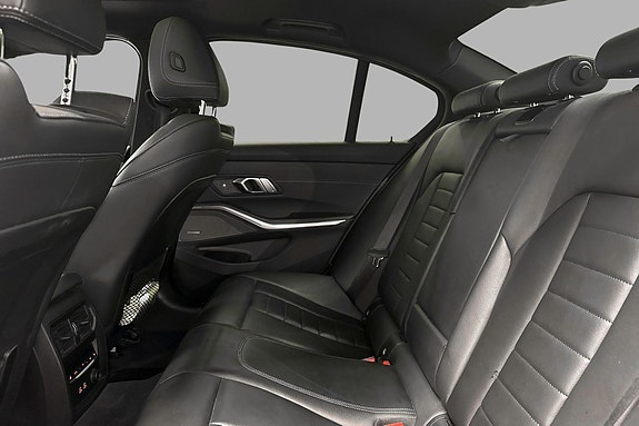 BMW 320d 15 of 23