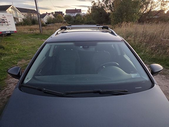 Volkswagen Passat 2 of 19