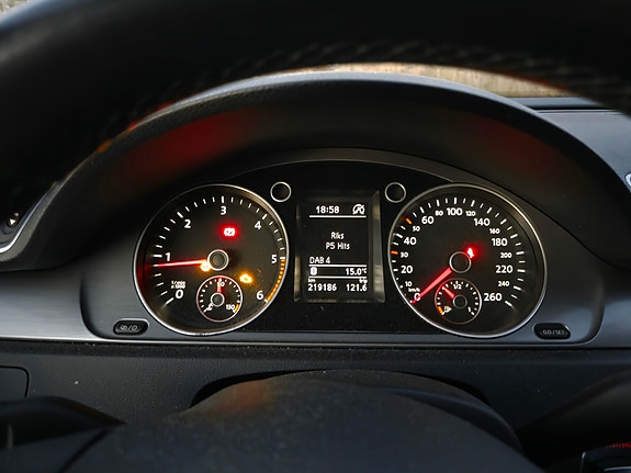 Volkswagen Passat 17 of 19