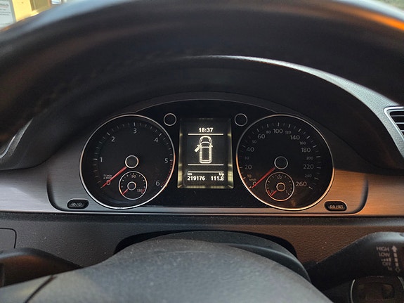 Volkswagen Passat 16 of 19