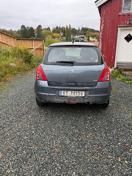 Suzuki Swift 3 of 5