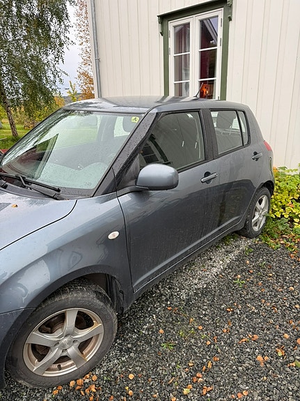 Suzuki Swift 2 of 5