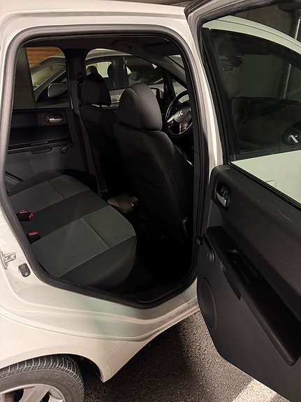 Mitsubishi Colt 8 of 22
