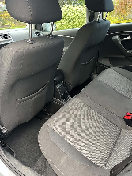 Volkswagen Polo 10 of 16