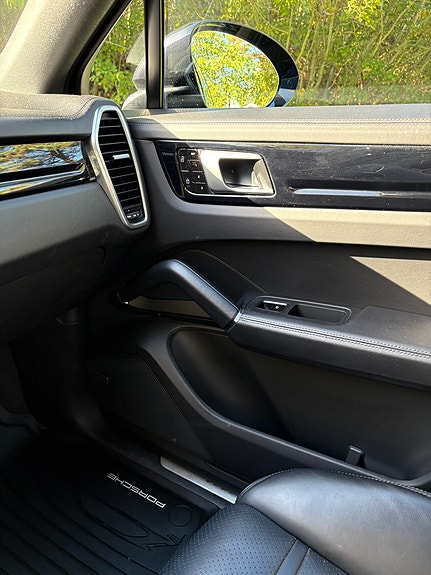 Porsche Cayenne Coupe 24 of 29