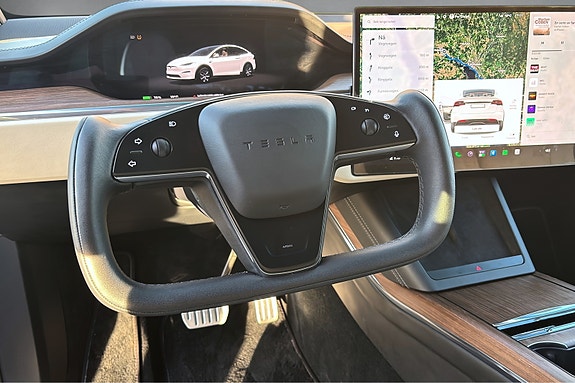 Tesla Model X 10 of 25