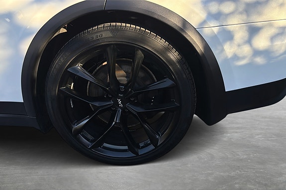 Tesla Model X 22 of 25