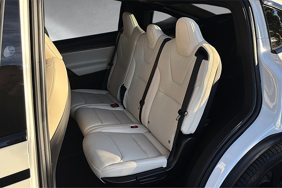 Tesla Model X 18 of 25
