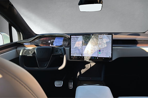 Tesla Model X 11 of 25