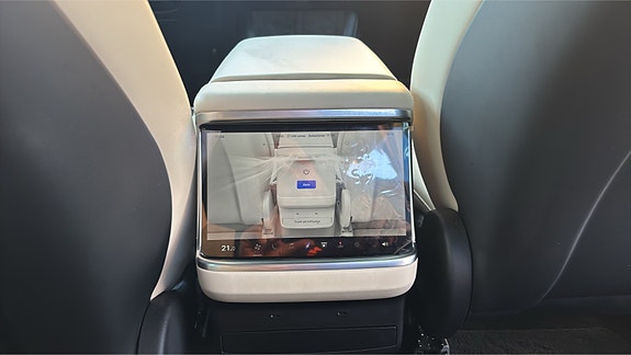 Tesla Model X 19 of 25