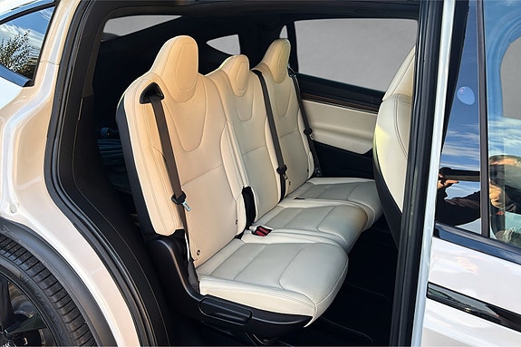 Tesla Model X 17 of 25