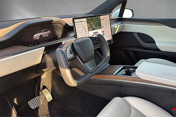 Tesla Model X 9 of 25
