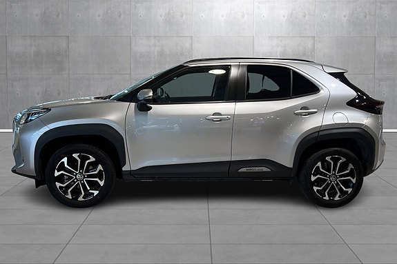 Toyota Yaris Cross 2 of 27