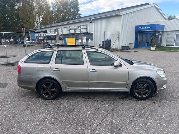 Skoda Octavia 2 of 9
