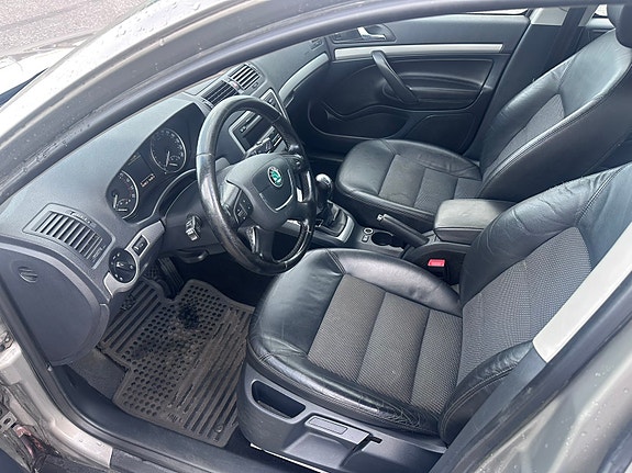 Skoda Octavia 5 of 9