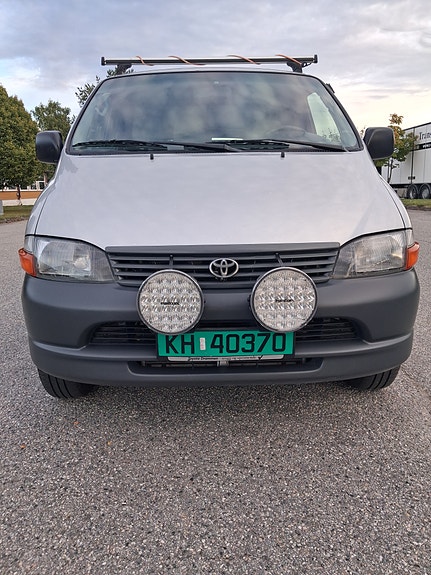 Toyota HiAce 2 of 30