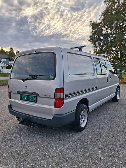 Toyota HiAce 6 of 30