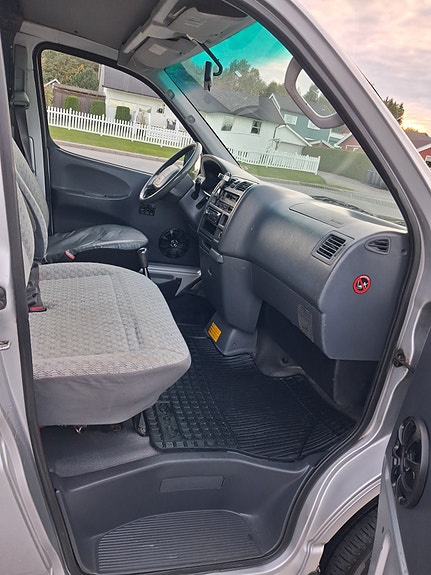 Toyota HiAce 30 of 30
