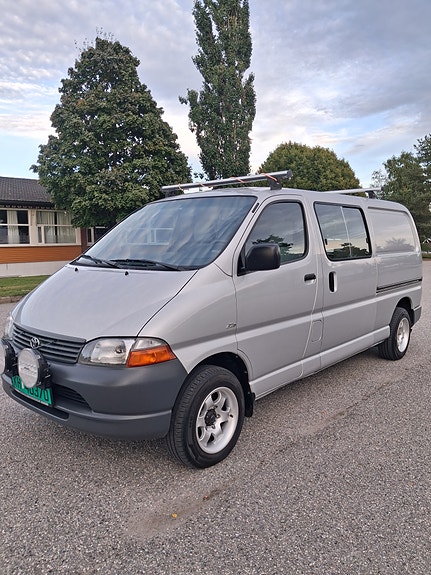 Toyota HiAce 3 of 30