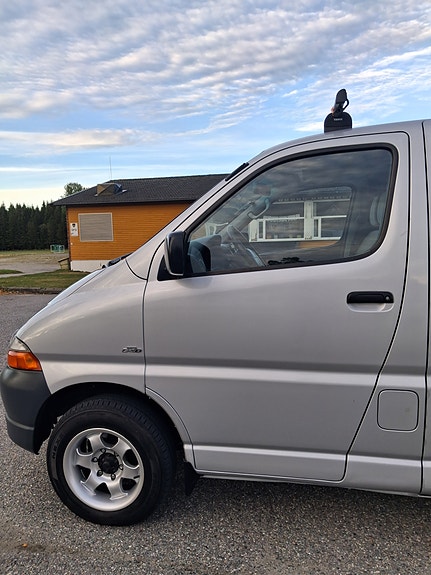 Toyota HiAce 11 of 30