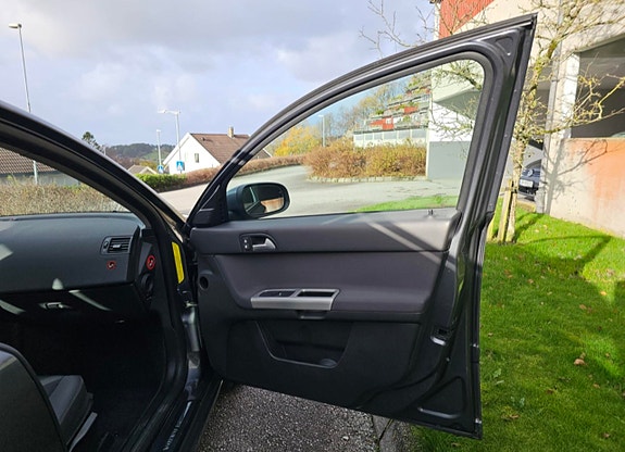 Volvo V50 6 of 16