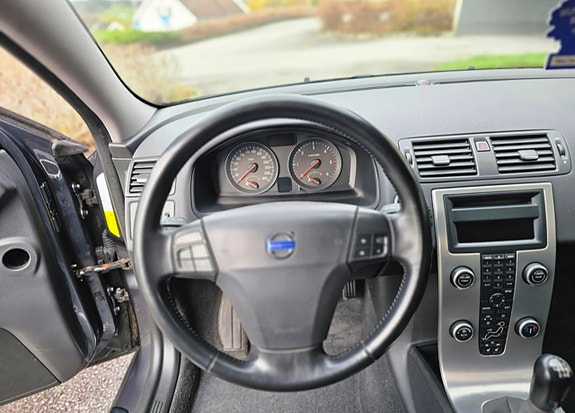Volvo V50 5 of 16