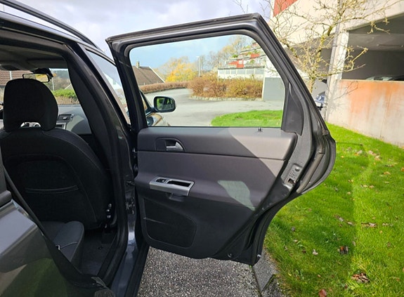 Volvo V50 7 of 16