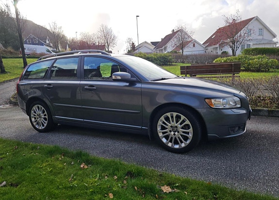 Volvo V50 2 of 16