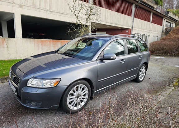 Volvo V50 3 of 16