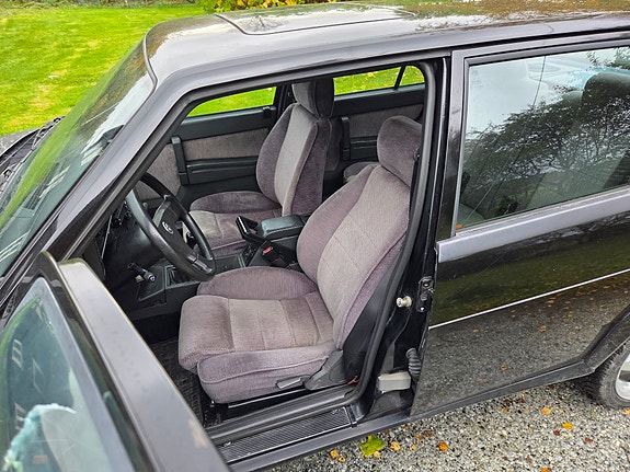 Alfa Romeo 75 6 of 14