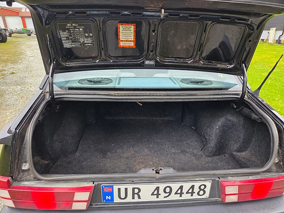 Alfa Romeo 75 10 of 14