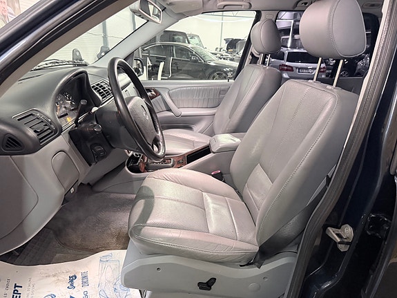 Mercedes-Benz ML270 15 of 25