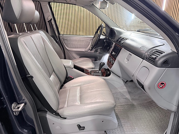Mercedes-Benz ML270 17 of 25