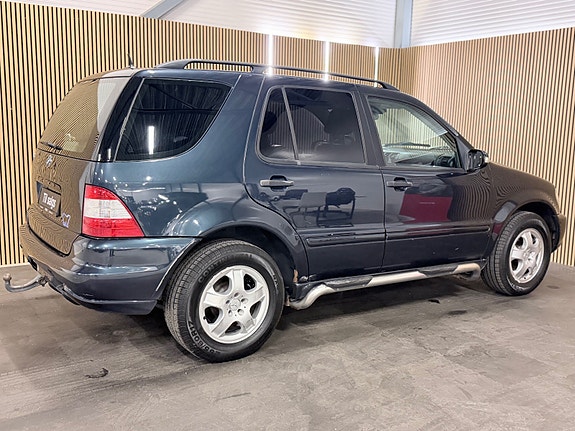 Mercedes-Benz ML270 10 of 25