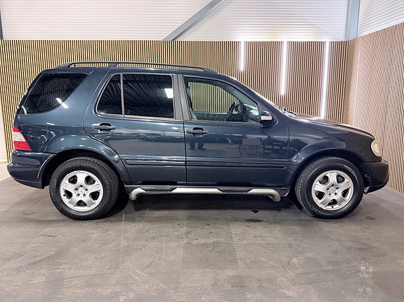 Mercedes-Benz ML270 9 of 25